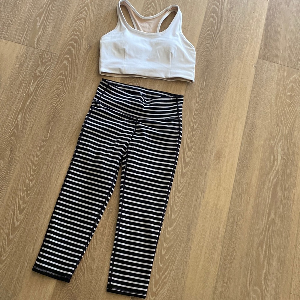 Women’s Athleta black white stripe capri crop leggings size XS extra small Gap